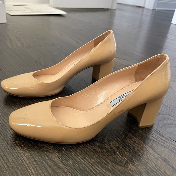 PRADA CAMEL PATENT LEATHER PUMPS size 37 1/2 - Picture 1 of 9